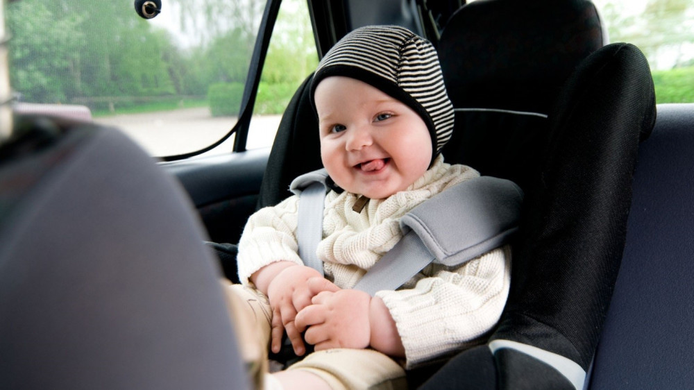 Can babies wear hoodies in car seats?